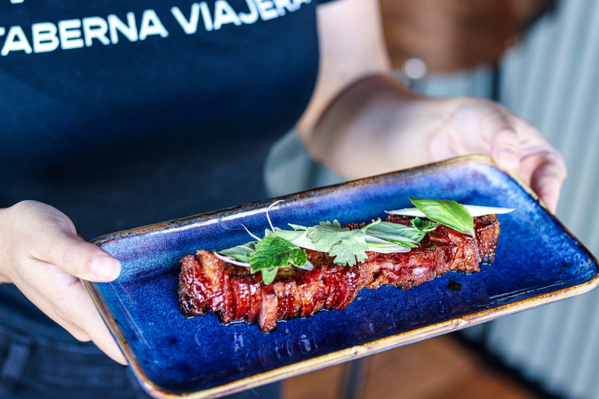 moemiataberna's tweet photo. Torreznos coreanos para mejorar tu comienzo de semana. Porque no todos los torreznos son iguales ;)

📍 Avda. de los Andes, 8
RESERVA ➡ LINK EN BIO

#somosMoemios #Moemia #tabernaviajera #taberneros #deaquiydealla #muymoemios #goodvibes #cócteles #torreznos #coreanos https://t.co/d6JcOJXYfq