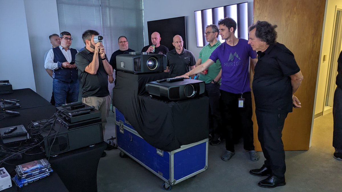 murideotweets's tweet photo. A pic from class of the students taking ANSI contrast measurements of multiple projectors and TVs under different lighting conditions #isf #geekfest #videocalibration https://t.co/F6Ps2oD5nS