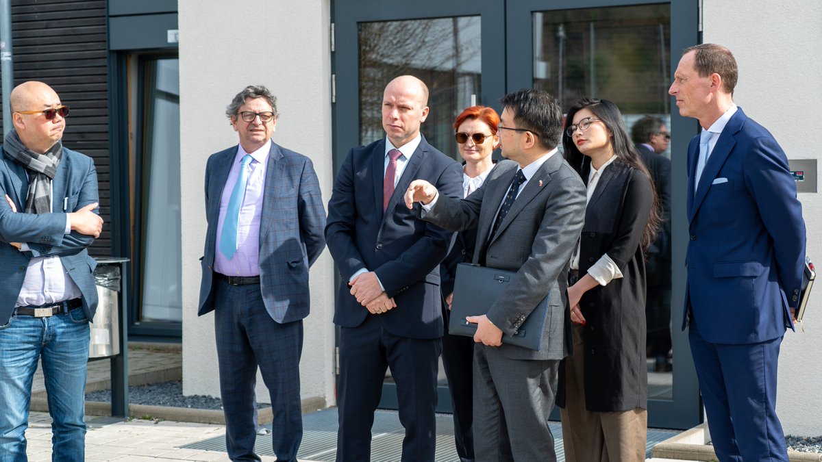 Official_LUNEX's tweet photo. LUNEX University had the pleasure to receive Chinese Ambassador HUA Ning  to discuss the possibilities of a future collaboration 🇨🇳 https://t.co/g6esq12byj