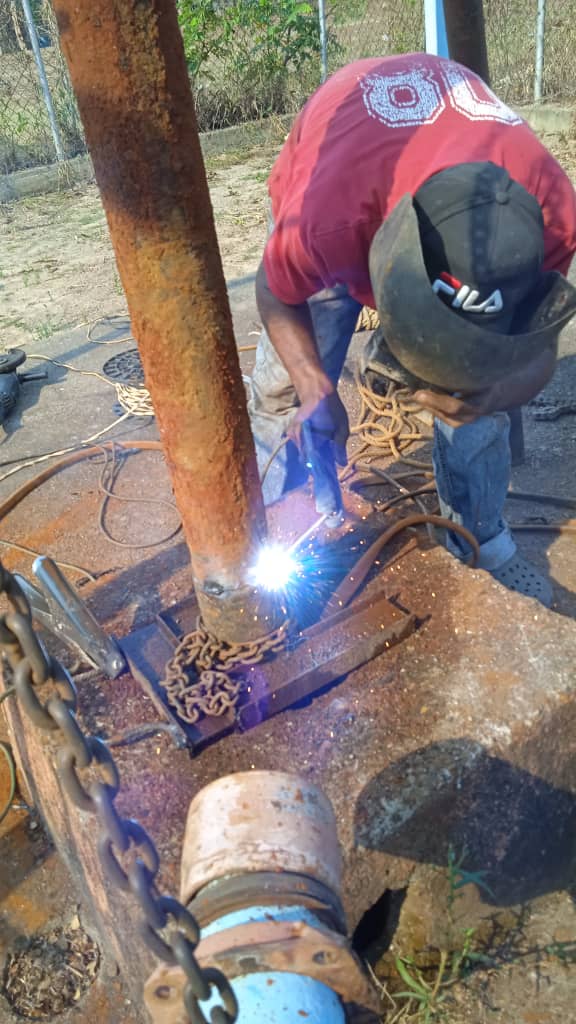 hidrollanos1's tweet photo. #EnApure | • Gracias a las acciones de nuestro Pdte. @NicolasMaduro, Hidrollanos rehabilitó pozo en el sector Chivo Guindado, Parrq. El Yagual, mcpio Achaguas para garantizar el vital líquido aprox. 280 familias del sector. #CorruptosTrasLaRejas https://t.co/0a8Y3lpNdE