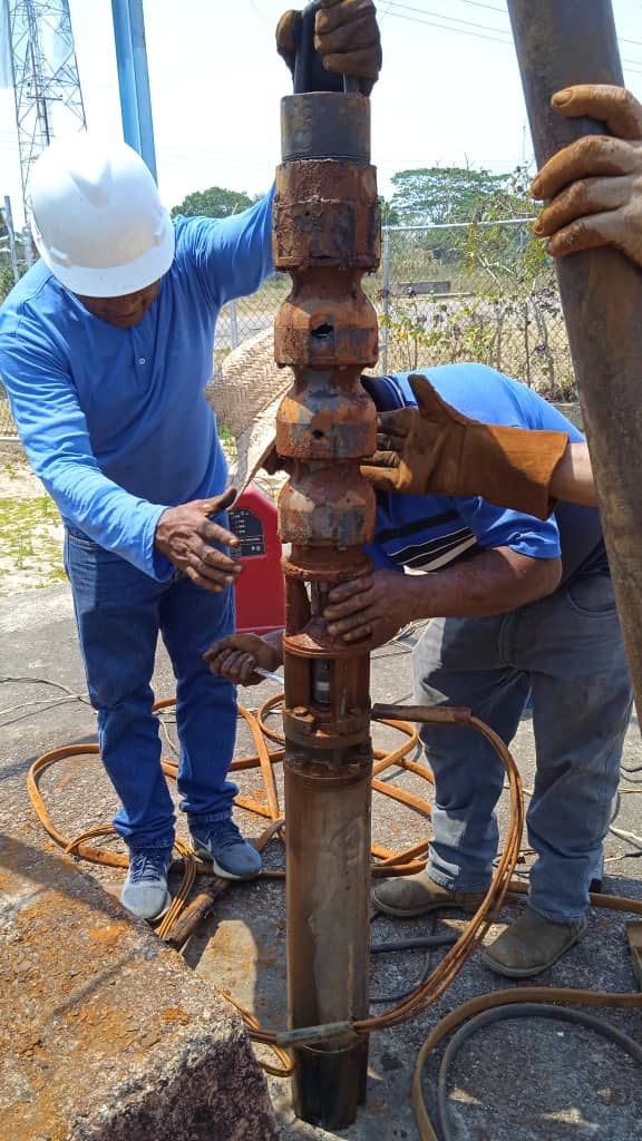 hidrollanos1's tweet photo. #EnApure | • Gracias a las acciones de nuestro Pdte. @NicolasMaduro, Hidrollanos rehabilitó pozo en el sector Chivo Guindado, Parrq. El Yagual, mcpio Achaguas para garantizar el vital líquido aprox. 280 familias del sector. #CorruptosTrasLaRejas https://t.co/0a8Y3lpNdE