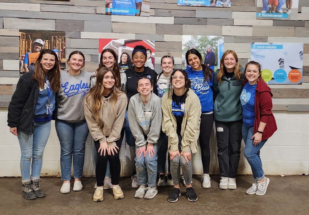 ReStoreKC's tweet photo. What an amazing group of volunteers from @summitacademye1! We're grateful to have dedicated students in our community who choose to support the need for safe and affordable housing. https://t.co/I9an3rcgOG
