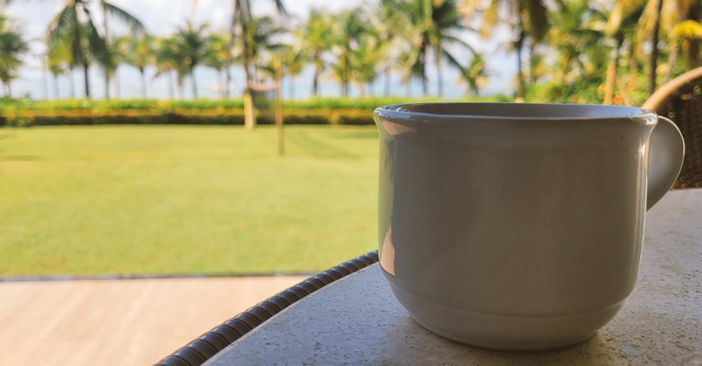 igor_guima_df's tweet photo. Aproveite cada momento das férias: aprecie a vista do mar 🌊, deguste seu café ☕ e recarregue as energias para o retorno ao trabalho. #VistaDaVaranda #FériasProdutivas 🏖️ https://t.co/jYCGbvSXUU