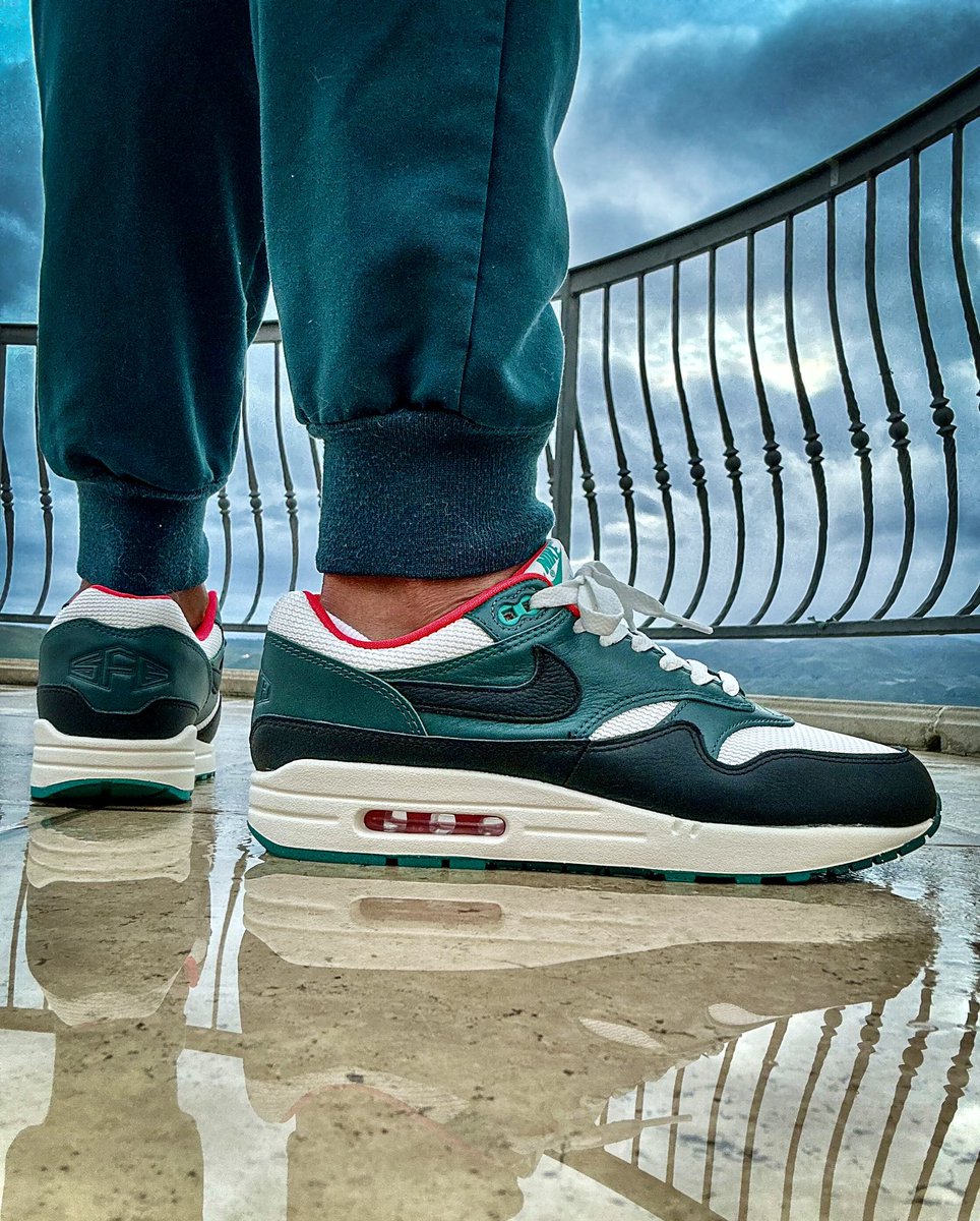Day 29 #marchMaxness #WHM2023 Margaret Thatcher became the first female Prime Minister of the United Kingdom. She served from 1979-1990. #KOTD Air Max 1 ‘Liverpool FC x LeBron James’ #snkrsandscrubs #snkrsliveheatingup #yoursneakersaredope #WomenHistoryMonth #airmaxmonth