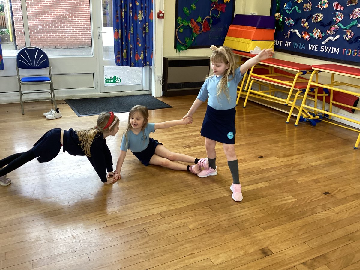 whitchurchCEFed's tweet image. 1CM took part in a Dance PE enrichment experience. We linked our movements and dances to &apos;Gansta Granny&apos;, pretending to be pipes and the flowing water just like Bens dream of becoming a plumber! #wiape #acceleratedlearning