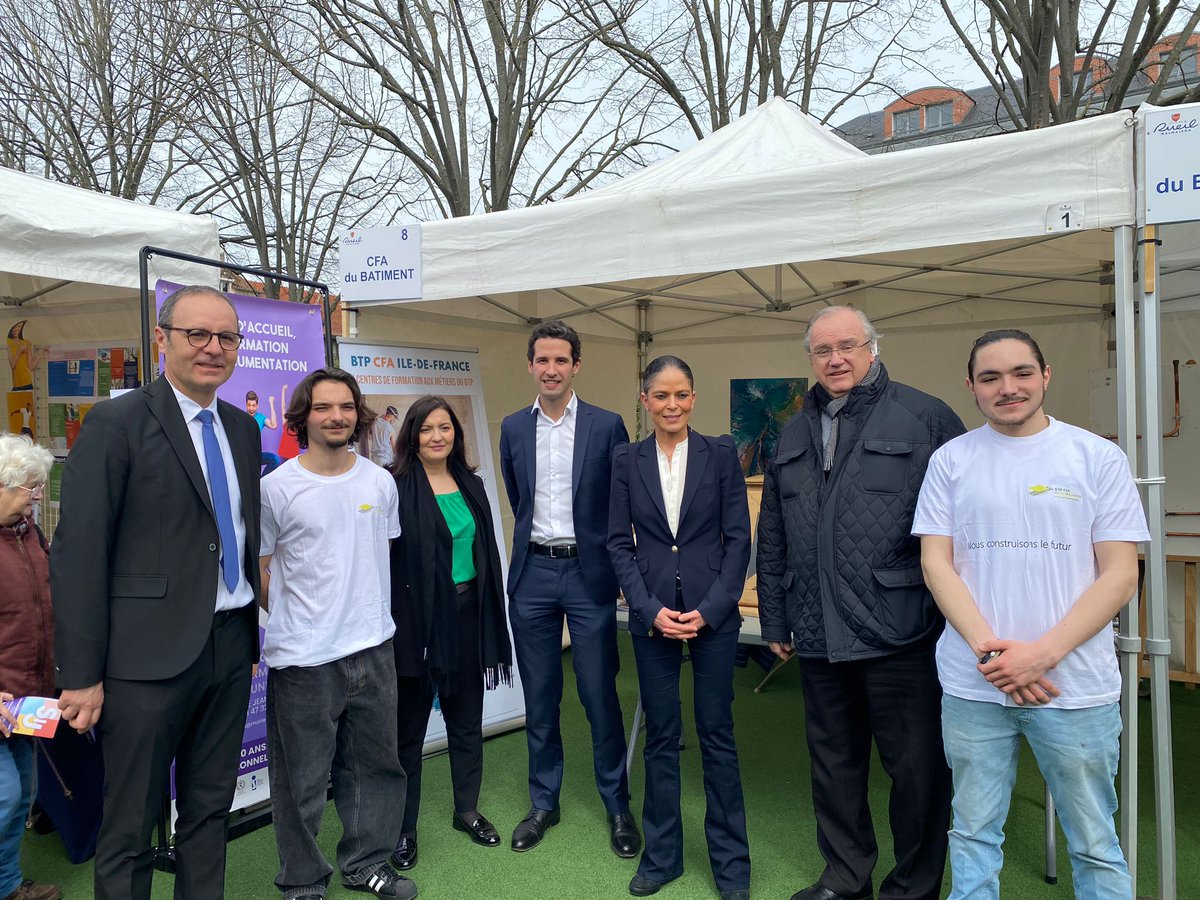 Le #forum 1er #emploi et #alternance bat son plein !
Les élus de la ville en compagnie de Marie-Do Aeschlimann Vice-Pdte <a href="/iledefrance/">Région Île-de-France</a>, Yoann Blais Sous-préfet , <a href="/BeliliLeila/">Leila Taxi</a> Présidente de la <a href="/CMA92HDS/">CMA IDF - Hauts-de-Seine</a> , sont  à la rencontre des entreprises, centres de formation et des  jeunes .