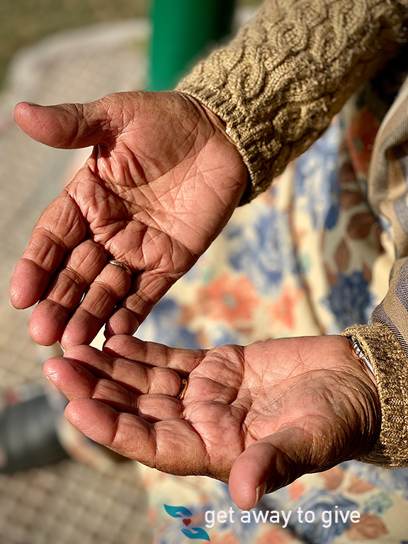 GetAway2Give's tweet photo. “Always give without remembering and always receive without forgetting.
Brian Tracy
#charity #nonprofit #donate #love #community #support #help #giveback #donation #fundraiser #ngo #dogood  #givingback #donations  #hope #makeadifference #charityevent #helpingothers @CompaniesPmg https://t.co/7UlEZnZvrt