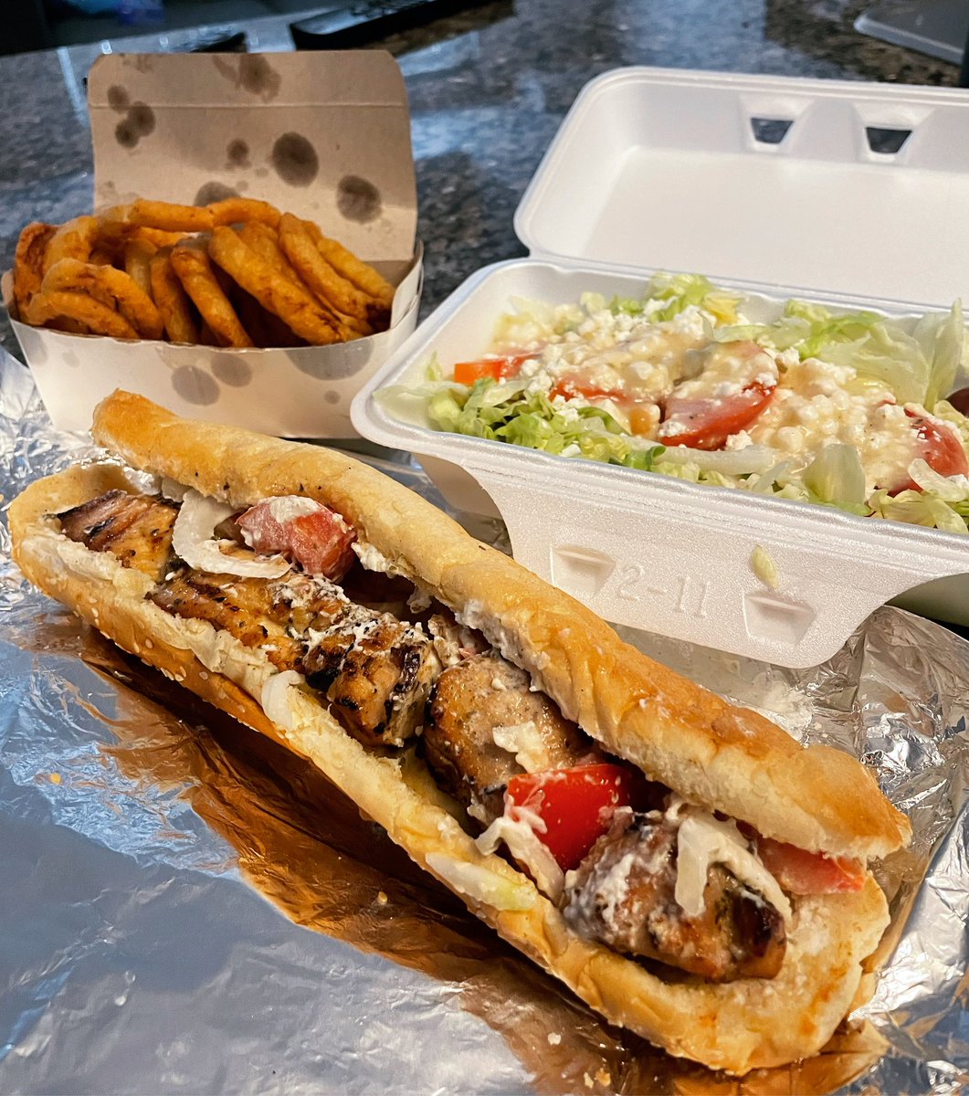 eatingyyz's tweet photo. Hungry? How about chowing down on this #chickensouvlaki and Greek salad for lunch or dinner. #SquareBoy is family run and has been around since 1964. It feels like me and the people that work there have all grown up together like family! 🥰
ℹ #SquareboyRestaurant
📍 878 Danforth Avenue, #Toronto
🚇 Pape Station
☎ 416-461-2571
📷 @eatingyyz
🔎 Chicken on a Bun
➕ Small Greed Salad
➕ Onion Rings
Where is your favorite local spot like this? Message me, I want to go! 💚
#thedanny #thedanforth #danforthavenue #thedannybia #eatingyyz