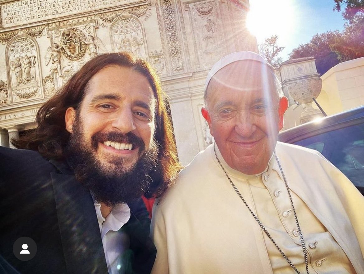 untalsamo's tweet photo. ¿Cómo una selfie puede causar tanta polémica? Gente,The Chosen es una serie para todos, Jesús vino a alcanzar a la humanidad. Recuérdenlo! Por cierto sigan @Thechosenlatino https://t.co/sZLoINdoiF