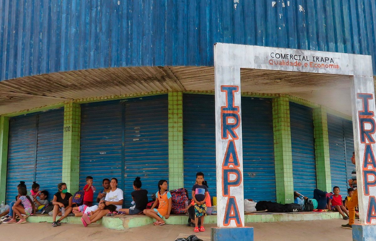 ArmandoInfo's tweet image. En #CorredorFurtivo identificamos 3.718 puntos de actividad minera en Bolívar y Amazonas. Ahora, en #LosSeñoresDelOro descubrimos el esquema que permitió el tráfico de oro por alimentos y medicinas en medio de la emergencia humanitaria del país 

🔗bit.ly/40gaO03