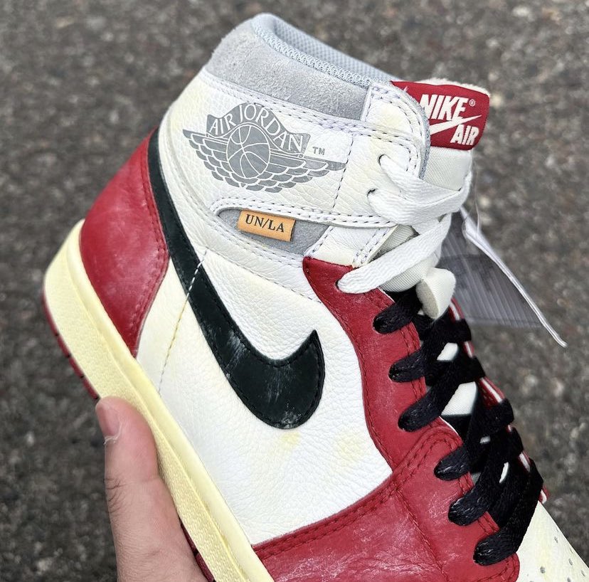 JustFreshKicks tweet media