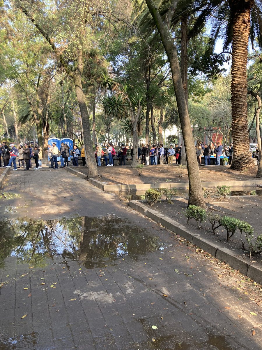 AlfonsoCadena16's tweet photo. Ooooootra vez 50 minutos esperando el @RTP_CiudadDeMex de Balderas a Santa Fe. Gracias @LaSEMOVI @andreslajous. https://t.co/Yyedrvc9GX