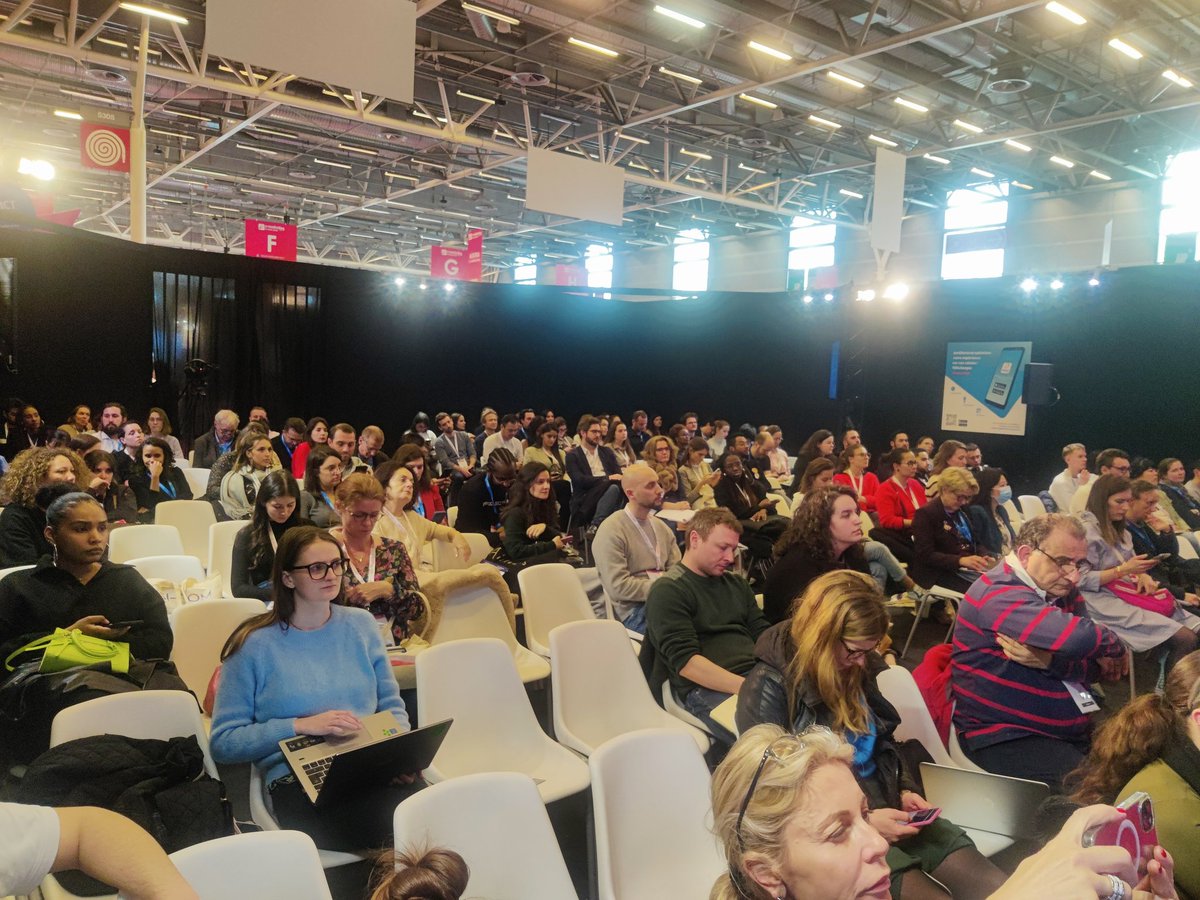 jepelet's tweet image. @channable_fr et @feedastic 🇳🇱 exposent leur vision du drive to store chez #mozart @SalonEmarketing mais il n&apos;y a plus de places malheureusement