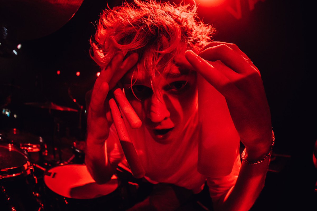 TheVampsTristan's tweet photo. Staring at your soul https://t.co/9i3kqPLhtu