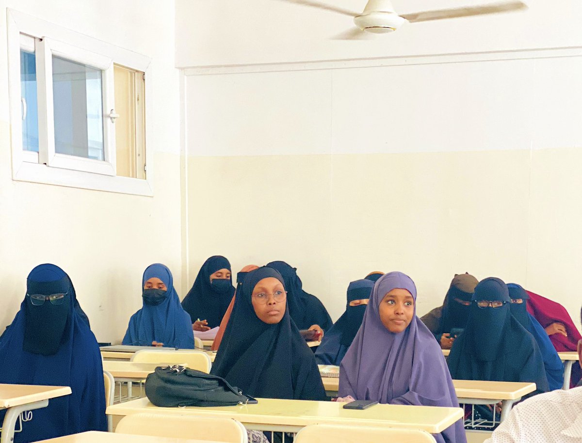 Faculty of Accountancy conducted a workshop on literature search strategies and databases. Mohamud Mohamed Siad, Chief Librarian at SIMAD UNIVERSITY, facilitated the workshop and shared his expertise on effective academic literature search.