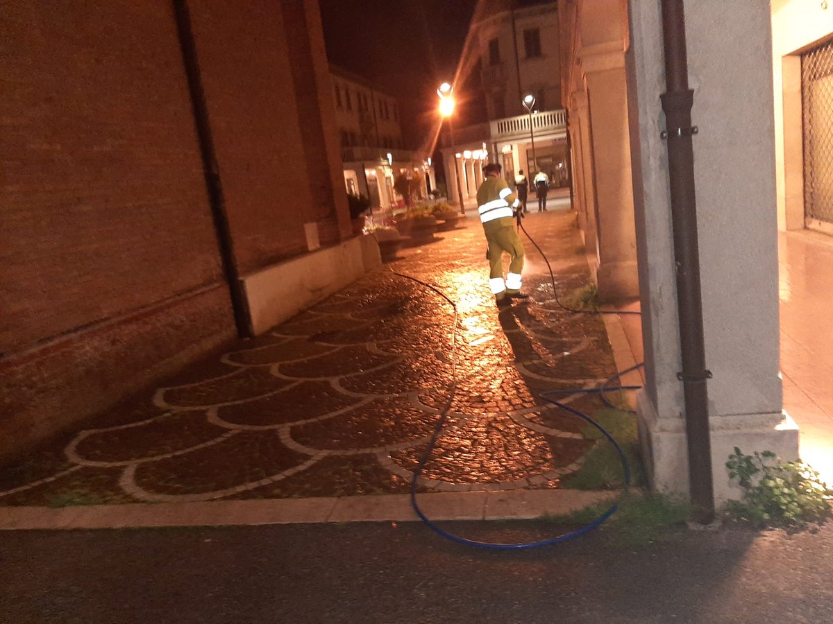 GruppoVeritas's tweet photo. Anche #Mestre tra le tappe quotidiane delle squadre di #OperatoriVeritas.

Piazzale Candiani, via Carducci, via Felisati, via Premuda, via Piave, via Cappuccina, via Trento, solo alcune delle zone interessate dagli interventi.

@CMVenezia @comunevenezia @LuigiBrugnaro https://t.co/TibwJlBwIK