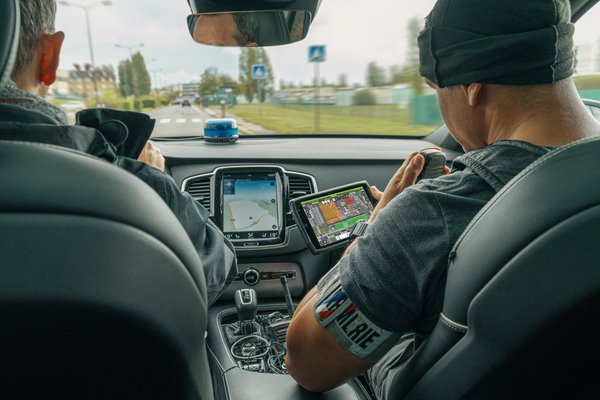 AirbusDefence's tweet photo. Already heard about our Agnet Tacteam? 
At #SOFINS2023 we are demonstrating this secure mobile application 📱 that enables the Special Forces 🪖 to quickly share information and organize actions during a crisis situation. 
Learn more:
https://t.co/8aW88hGx8D 
#SOFINS https://t.co/P2M7M1ieyX