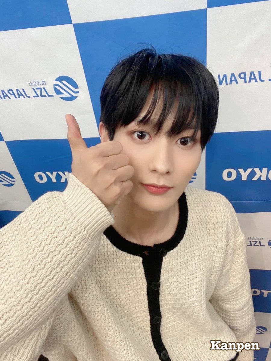 _Kanpen's tweet photo. 【NCUS（#エンクス）】
 #ウンテク さんからセルカ到着❤️

元N.CUSのメンバー5名が ＃NCUS として再始動
★公演は4月9日まで

✩3月30日公演は19時
✩31日はヒョンミンセンイル公演（17時、20時半）

★初見のかた無料❣️
K-SQUARE３F（新宿）
★詳細
https://t.co/aQn2X3I2WO
#EunTaek  #한은택 #은택 https://t.co/iwk12fRkga