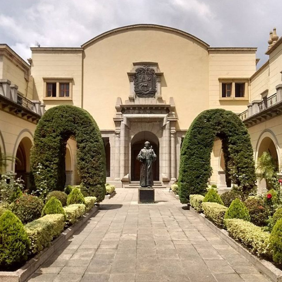 SoyDeMeridaVe's tweet photo. 2️⃣9️⃣ de Marzo (1785)
Fué fundada la Universidad de Los Andes 🎓
Se funda el Seminario San Buenaventura de Mérida. Institución de dió luz a la iluestre Universidad de Los Andes.
¡Felices #238ULA! https://t.co/OP1aFic2NU