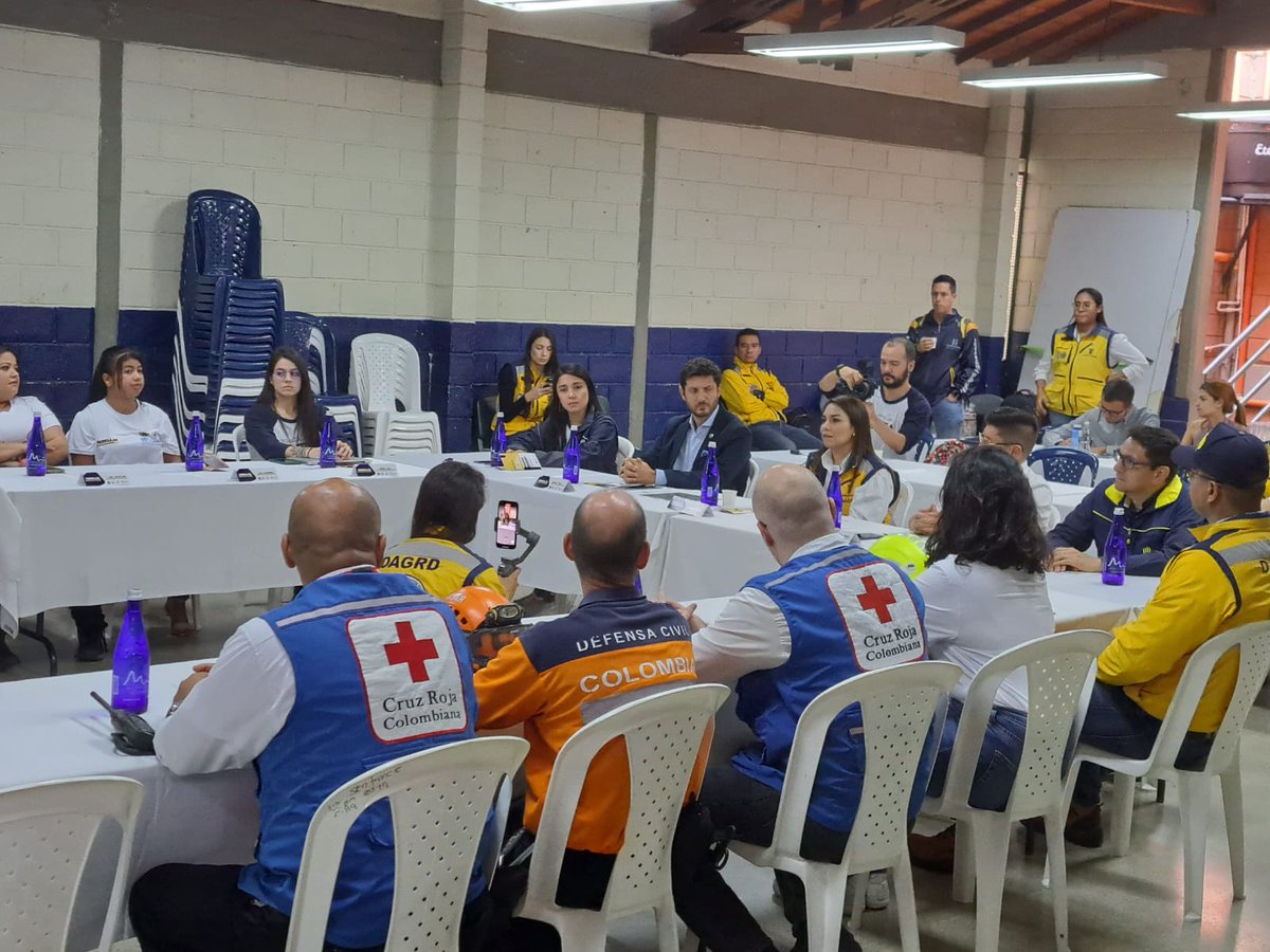 CruzRojaAntioq's tweet photo. @CruzRojaAntioq presente en “Medellín nodo resiliente”, un ejercicio de despliegue operativo en la Vereda Santa Rita de San Antonio de Prado.

Simulacro de activación de alerta temprana, evacuación comunitaria y respuesta con los servicios de emergencia del Sistema Municipal. https://t.co/oSrqaiCH76