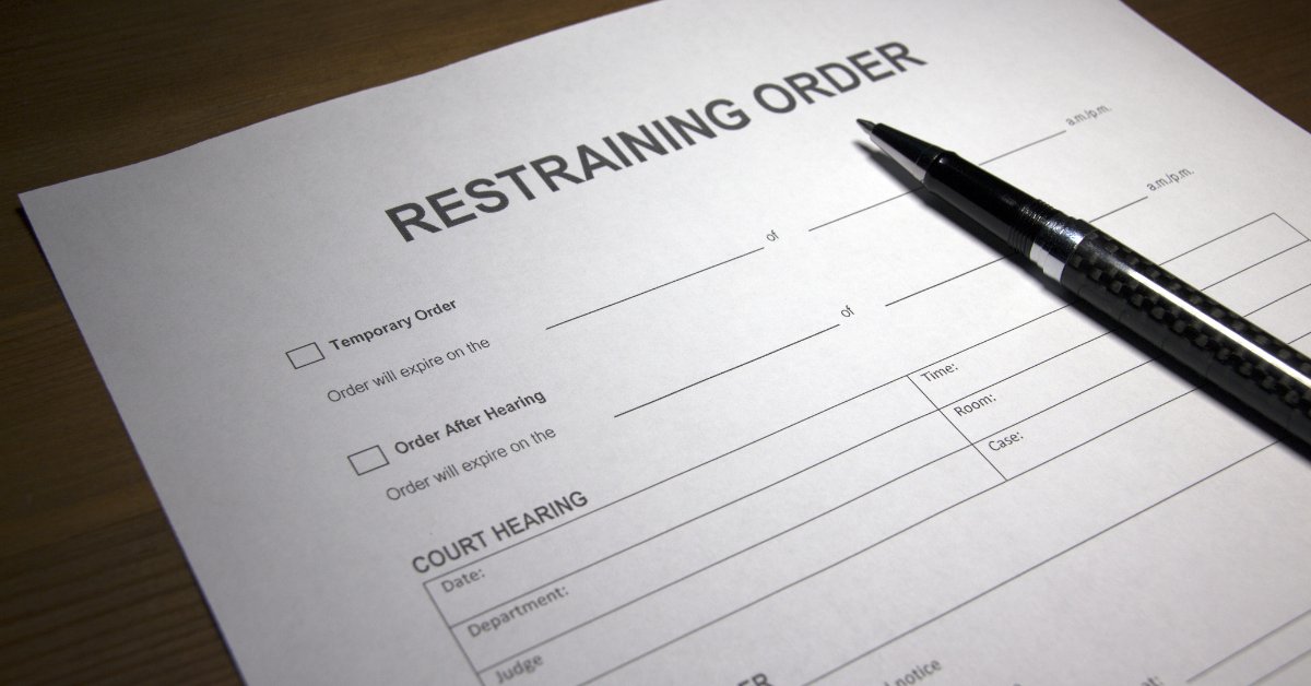 NJCrimAttorney's tweet photo. It can be difficult to distinguish between a no contact order and a restraining order, which are both court-imposed prohibitions.

We can explain the difference:
https://t.co/4jfCcbjjGx https://t.co/n7w7CRGJpU