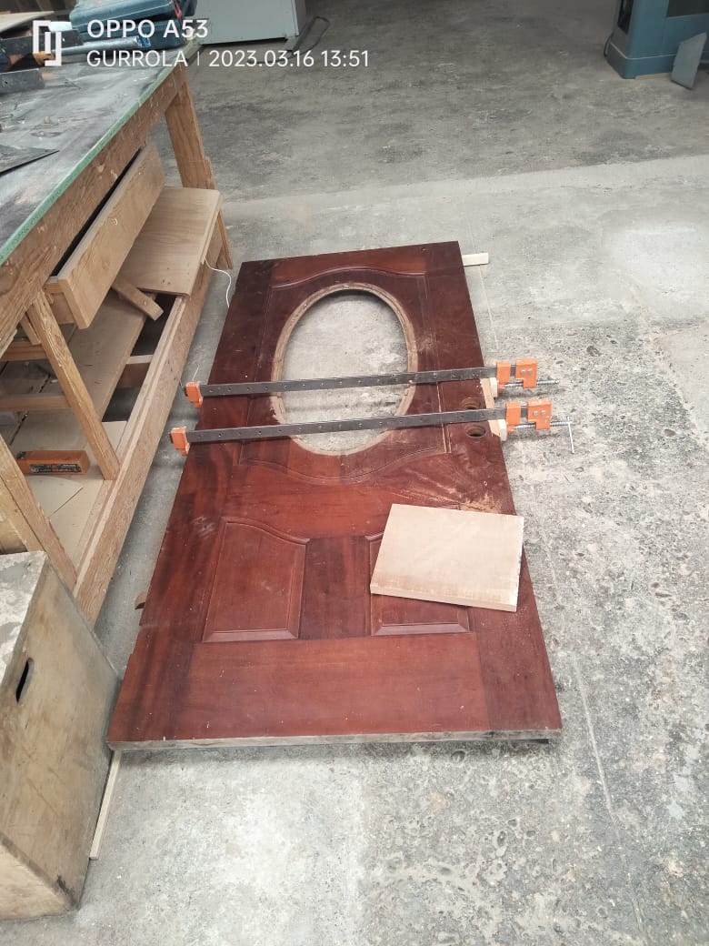 gurrolacarp's tweet photo. Proceso de Restauracion 
    "Puerta Principal"
Color Nogal
Pulido de vitrales
Carpinteria Gurrola tu mejor opcion https://t.co/gk6KisuGeP