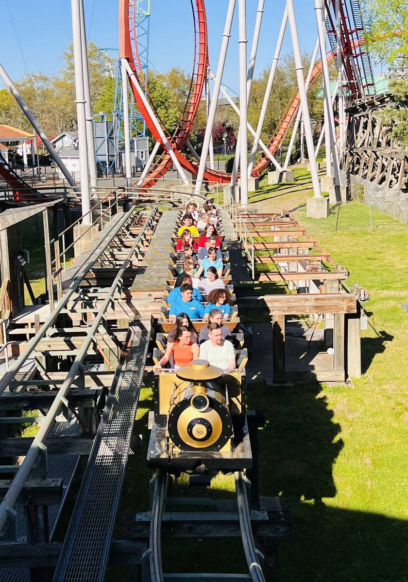 FanAttractions's tweet photo. Spring has sprung @carowinds 🌸🌷🌼🌿 #spring #carowinds #nc #sc #wherethecarolinascometogether #fantasticattractions 💫  #amazinglookslike #strikesquad #charlotte #amusementpark #cedarfair #themepark #themeparklife #themeparks #themeparkvloggers #themeparkphotos #carowinds50 https://t.co/thLNm7DcaZ