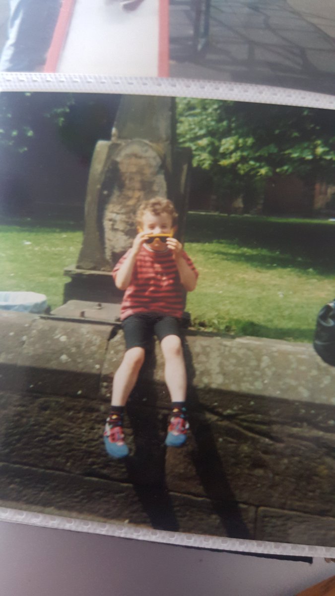 DominicSimons4's tweet image. I love  werin  sun  glasses  in  the  bright  sun  becase  I don't  like  the  bright  sun  in  my  eyes  becase  the  sun  is  two  bright  becase  I have  autism.