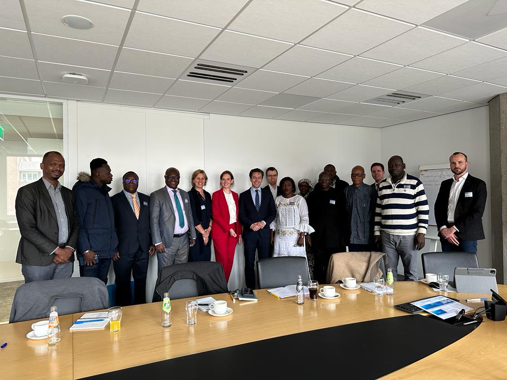 maartenvna's tweet photo. Vertegenwoordigers uit Burkina, Benin en Mali spraken vanmiddag met @StienekevdGraaf @KlinkJan @chris_stoffer over noodzaak van solidariteit met gemeenschappen in West-Afrika. Hun boodschap: vergeet onze regio niet, kom internationale afspraken na en investeer in klimaatadaptatie https://t.co/LUxXqhkQ2m