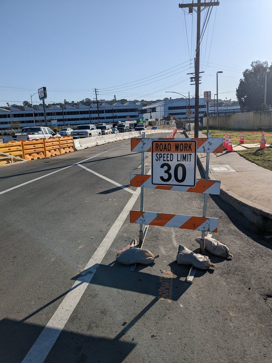 respectbirdrock's tweet photo. Classic of the genre. #whydotheydothat #bikelane #SanDiego #infrastructure https://t.co/NHg2t5X2dS