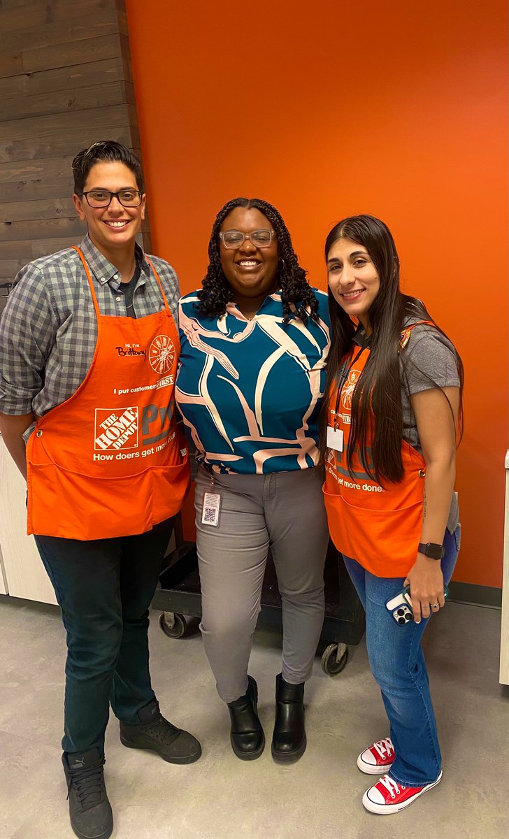 D9 taking over HOT-lanta 💥 Congratulations to some of my former crew on their promotion to PAR 🎉 great seeing you all again! #D9 #HomeDepot #SSC