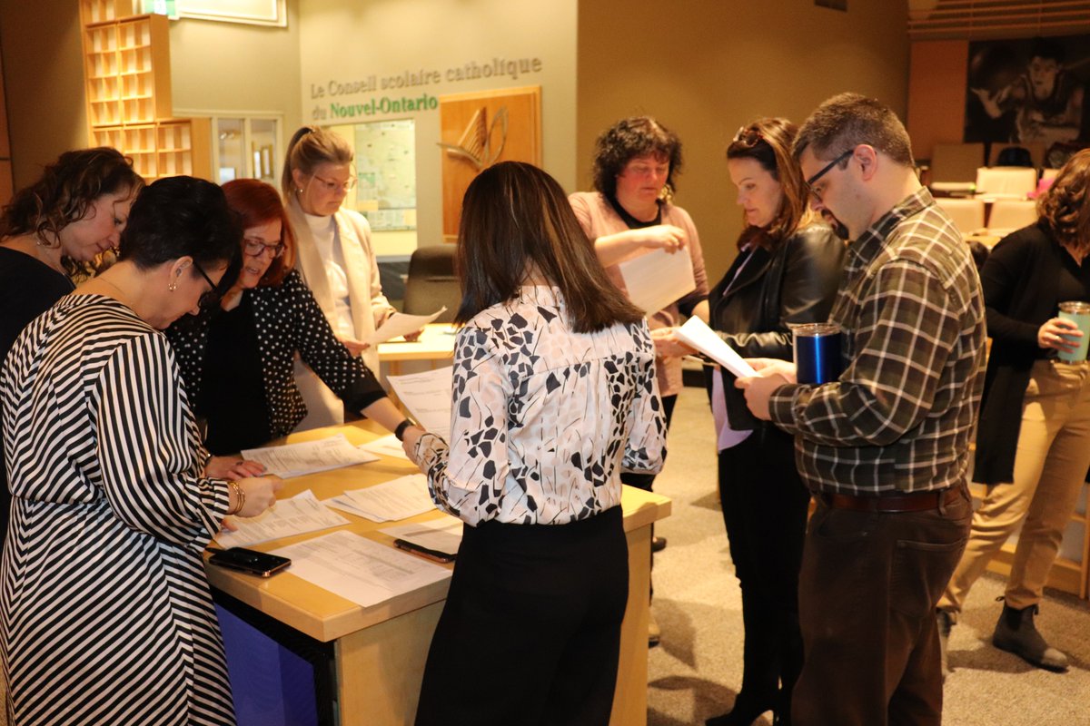 Les directions et directions adjointes d’écoles sont amenées à porter une réflexion sur divers cas particuliers en milieu scolaire par le biais de mises en situation et d’échanges avec leurs collègues. #NouvelonEnAction