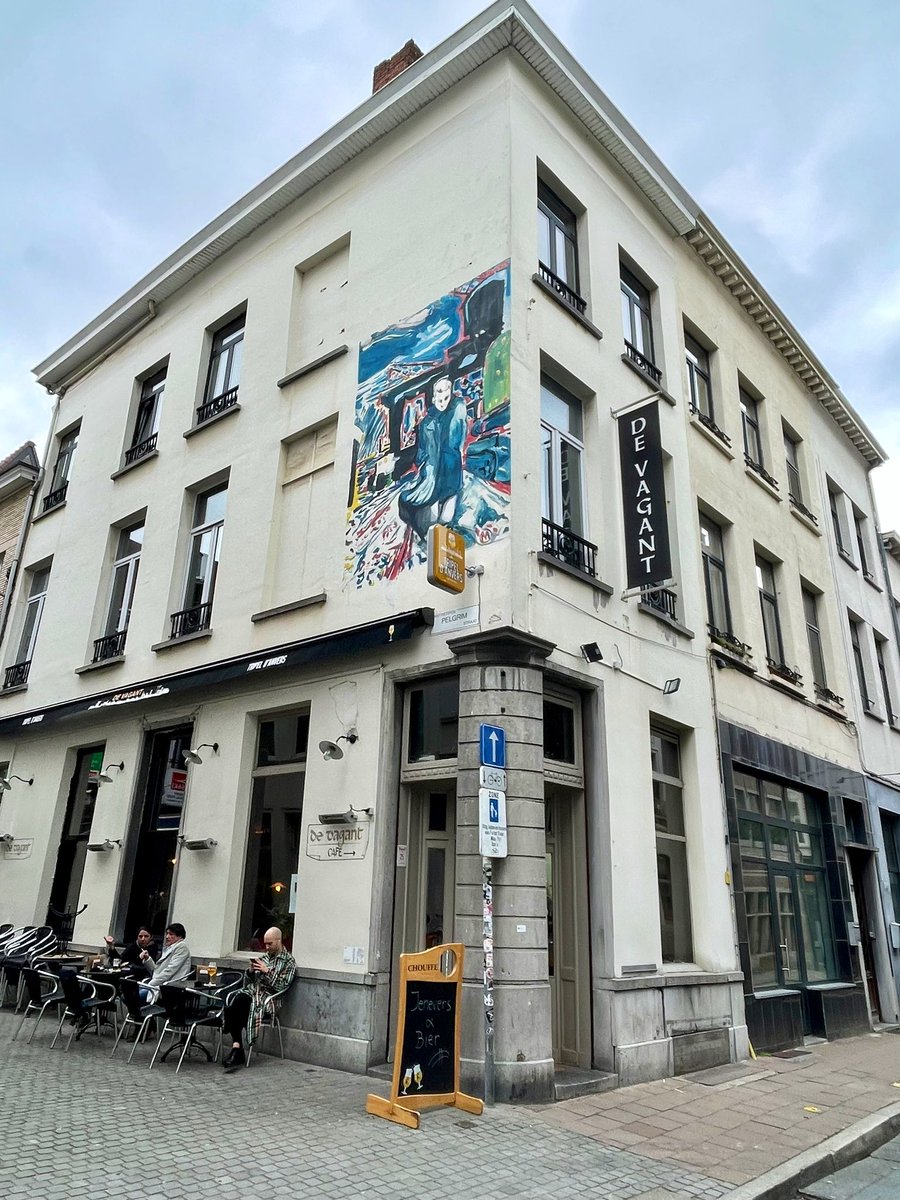 #Antwerpen #CaféDeVagant #Jenever #OuweTaaie
For <a href="/2019Ifaw/">IFAW_Camino 🇪🇺 🇺🇦</a> only!
After my church crawl, visiting <a href="/de_vagant/">De Vagant</a> &amp; enjoying a glass of Belgian gin (jenever). (And a tripel Westmalle afterwards!
Only 100m away from Café Beveren!
Allen daarheen!