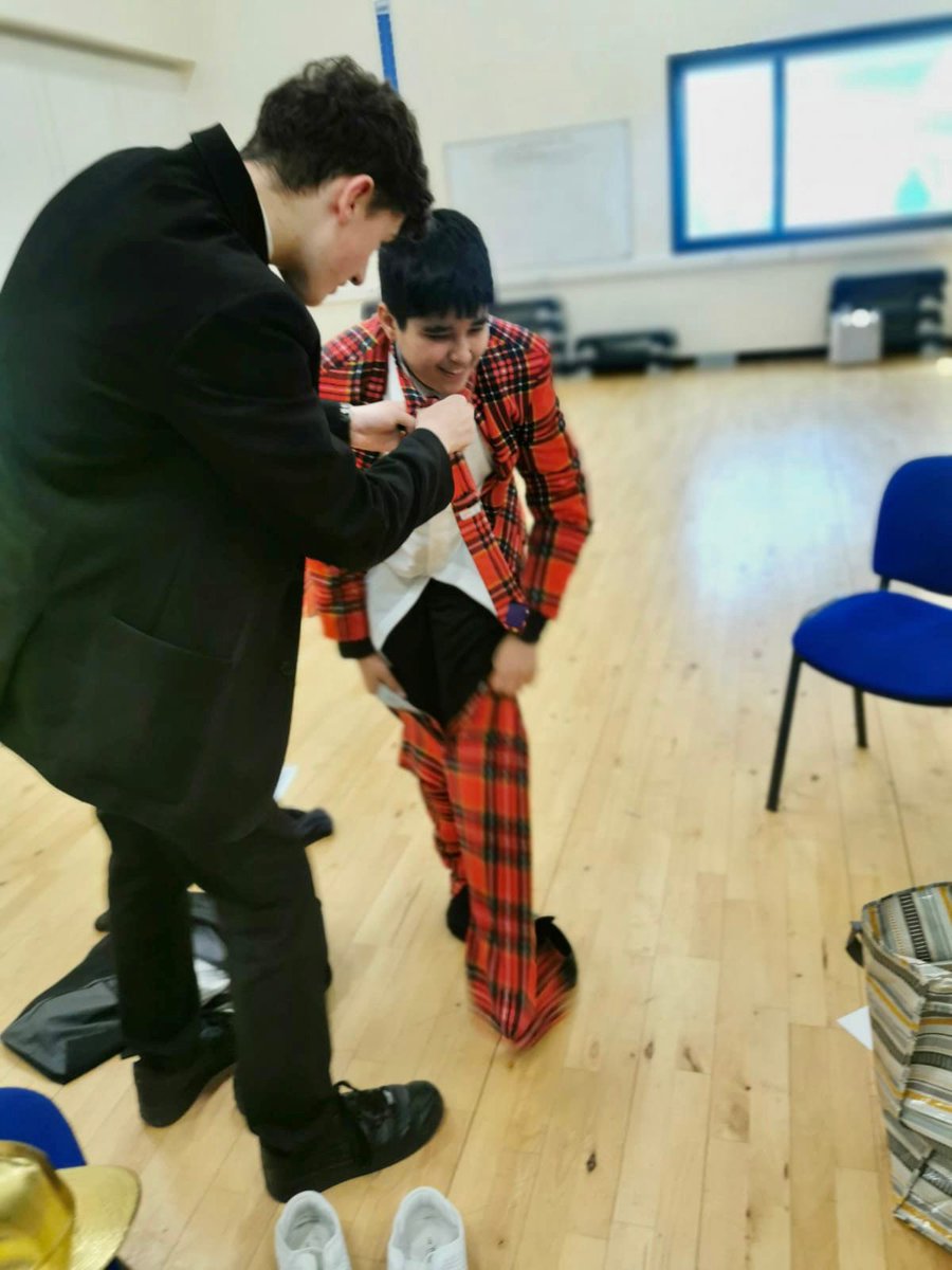 Williamwood HS (@williamwoodhs) on Twitter photo This week our S3 Drama classes enjoyed some practical Stage Management and Wardrobe Workshops thanks to the <a href="/TronTheatre/">TRON THEATRE</a>. Great teamwork skills on display! #WWHSPA This week our S3 Drama classes enjoyed some practical Stage Management and Wardrobe Workshops thanks to the <a href="/TronTheatre/">TRON THEATRE</a>. Great teamwork skills on display! #WWHSPA