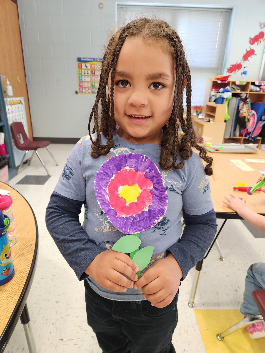Celebrating Spring with some beautiful flowers. <a href="/CuCPS/">Cumberland Schools #WeAreCuCPS</a> #ccesdukes #WeAreCUCPS.