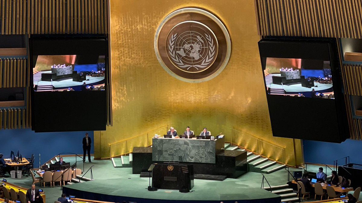 ciel_tweets's tweet image. “It is so decided” 

The @UN General Assembly just unanimously adopted the resolution for an advisory opinion on #HumanRights and #ClimateChange from the @CIJ_ICJ  ⚖️.

🎉 This is a historic moment and a win for climate frontlines communities across the world.