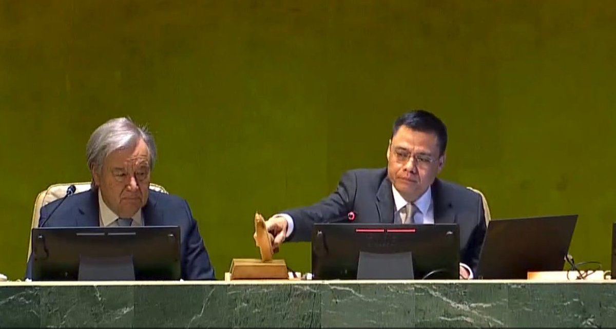 jannis_nie's tweet photo. BREAKING: The #UNGA has just passed a resolution to seek an #advisoryopinion on the responsibility of states in the #climatecrisis of the world's highest court - the International Court of Justice. A potentially transformative moment for climate diplomacy! 🎉#ICJAO4Climate https://t.co/lgiSRQ1Ak2