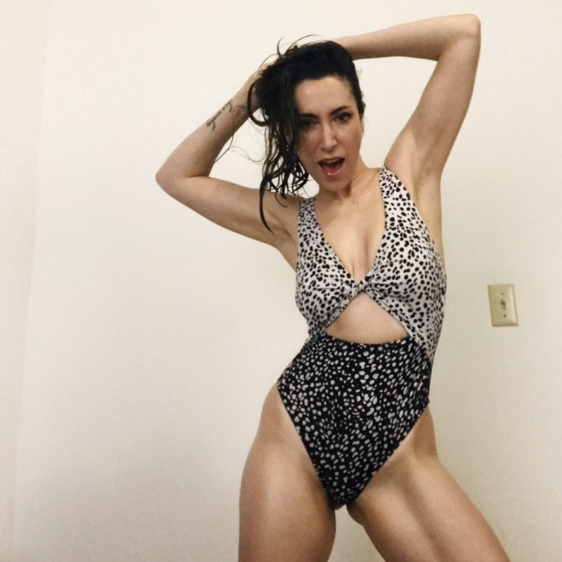 SextonSonnet's tweet photo. Yay! I just sold my Store Item: Wet Slick Photo Set! Check it out here https://t.co/CLZeFKy6lc #MVSales https://t.co/4oNF3qMOFs
