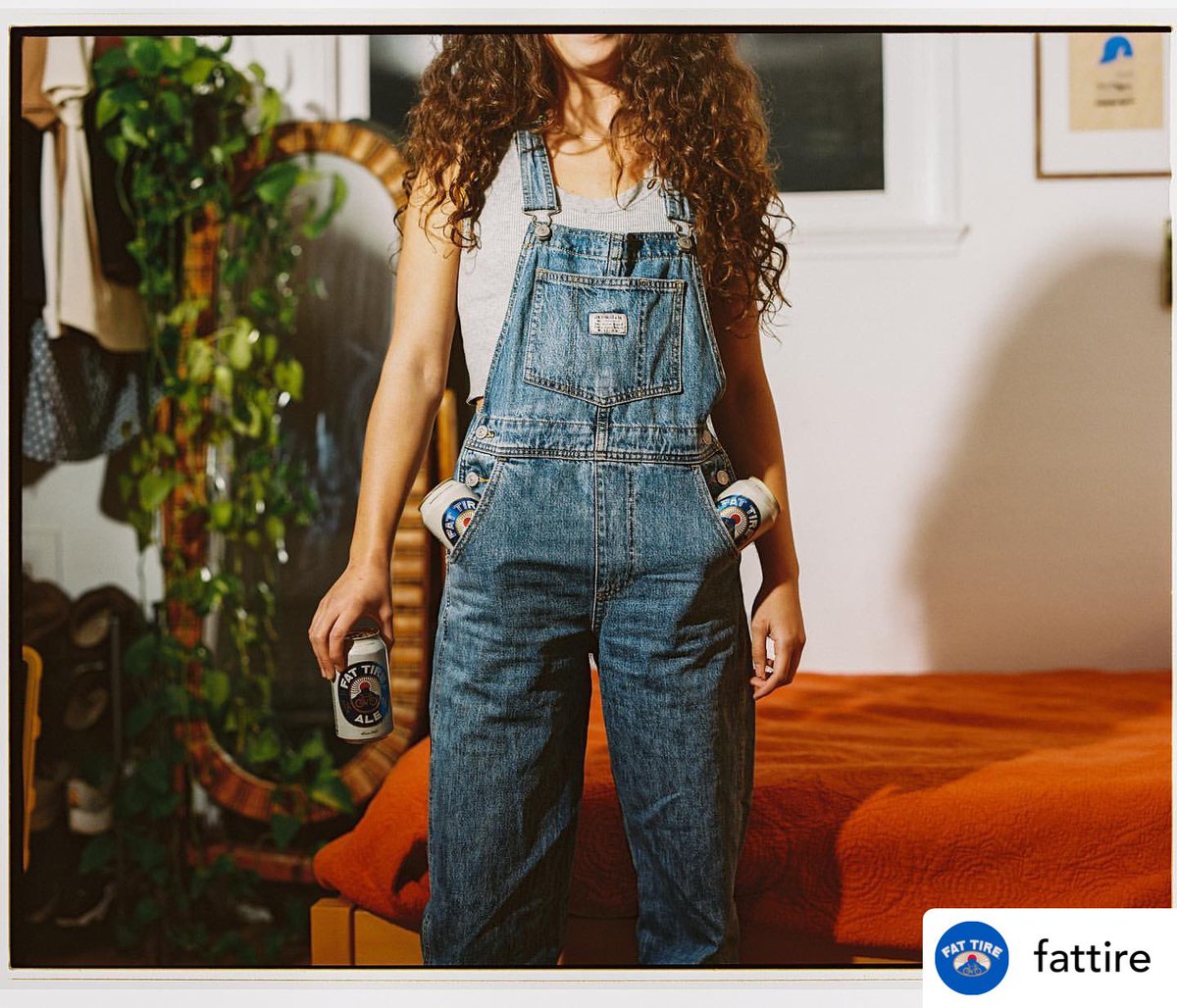 BevWholesalers's tweet photo. • @fattire Pocket beers. Always in style. 🍺 @newbelgium 

📷 @huntergawne 

#beer #beers #beerlover #cheers #friends #beerme #beerdistributors #beerdistribution #pocketbeers #fattirebeer https://t.co/DJvs55Vn74