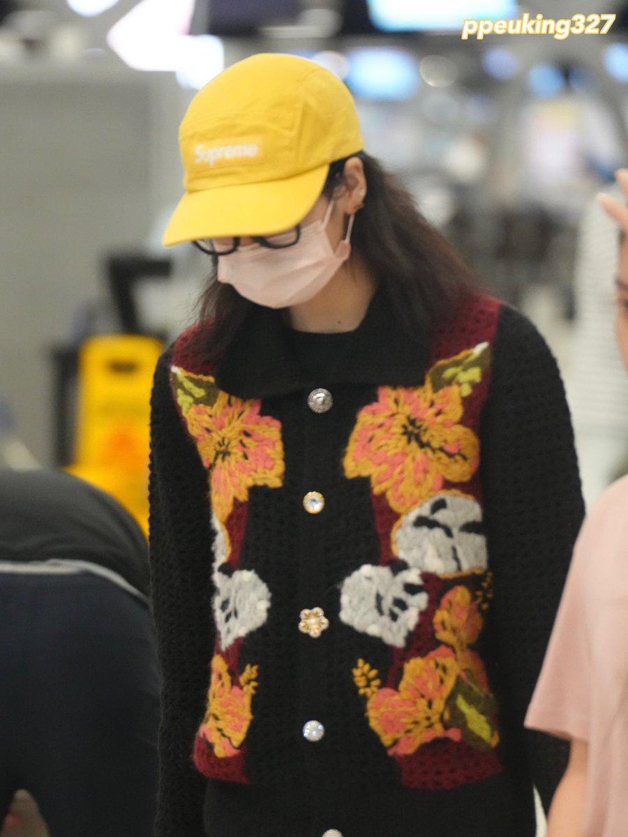 USBU4WAYS's tweet photo. #LISA at Suvarnabhumi Airport, Thailand 🇹🇭 on her way back to SK 🇰🇷! 

#BLACKPINK #블랙핑크 #리사 @BLACKPINK https://t.co/FRkkp9054p
