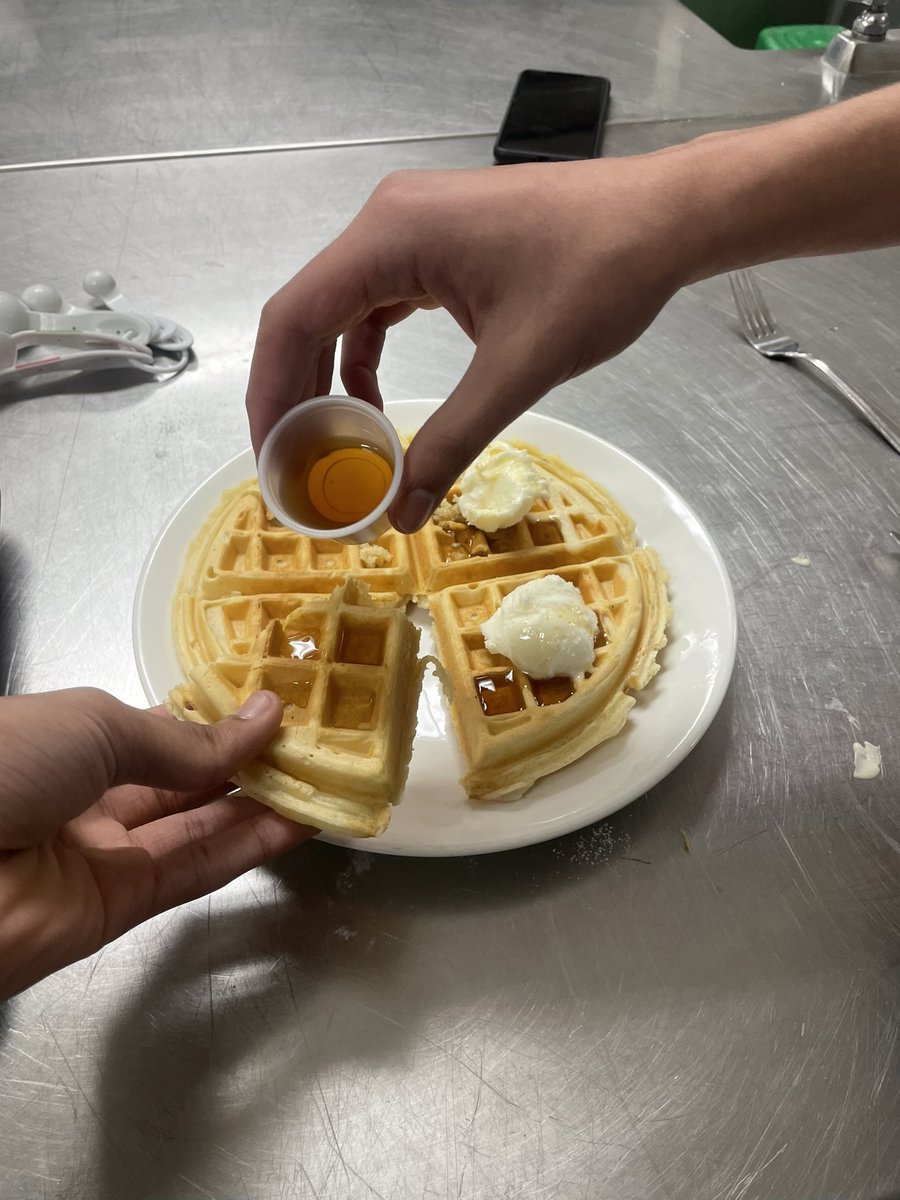 mistaB5's tweet photo. @CardinalLegerSS @DPCDSBSHSM we even made our own maple syrup https://t.co/k48LncdxXf