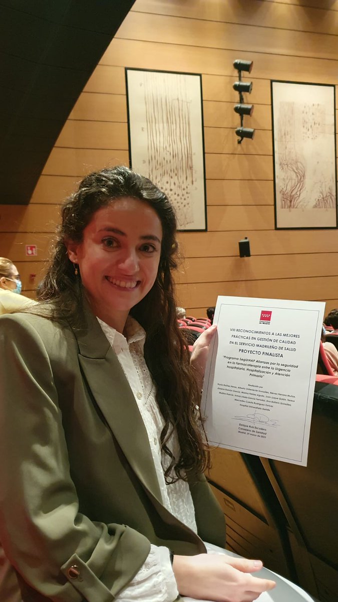 Far_HUG's tweet photo. Qué importante es la figura del farmacéutico en la seguridad de la farmacoterapia. Poner en valor proyectos como el de @mariamhv1 (entre otros colaboradores), SegUrHAP, que unen el Atención Primaria y Hospitalaria ayudan a seguir avanzando. ¡¡Enhorabuena a todas!! https://t.co/lEqsZQK2oJ
