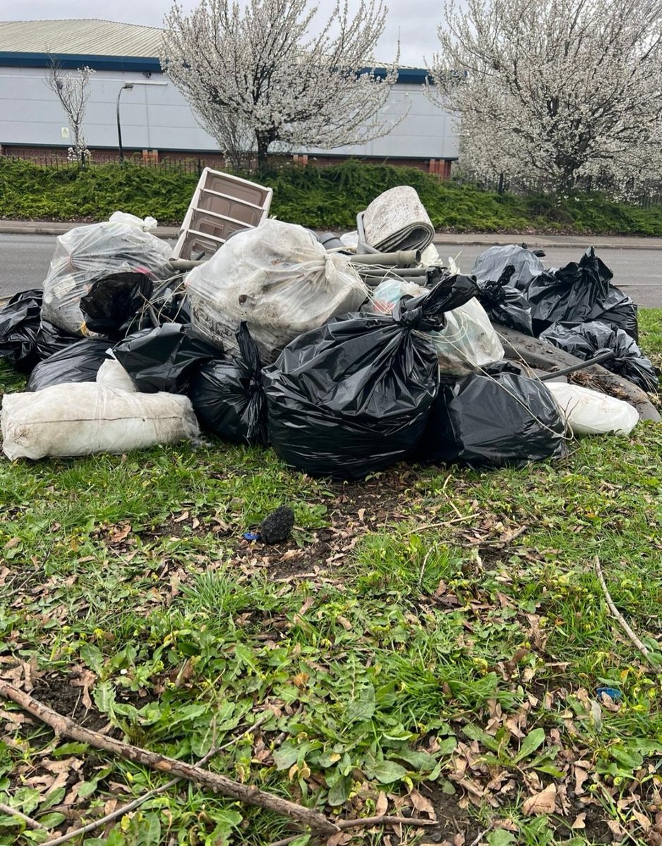 Day 12. James and his community payback team <a href="/SheffLitterPick/">Sheffield Litter Pickers</a> helping volunteers clear Cricket Inn lane Sheffield of litter.