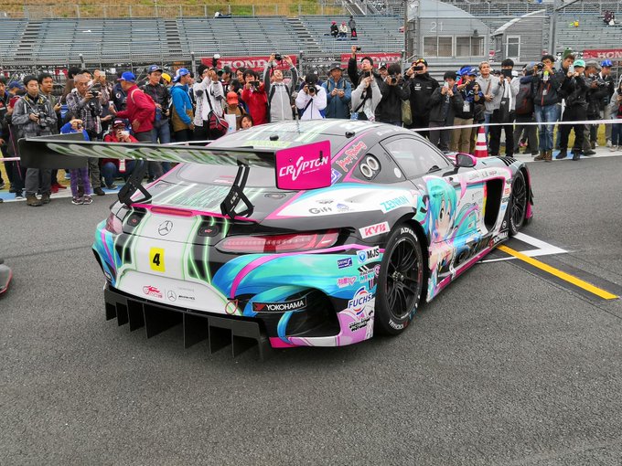 現地に行ったのが2019年SuperGTツインリンクもてぎが最後なんだけどパドックもコース内も行けたしレーサーからサイン