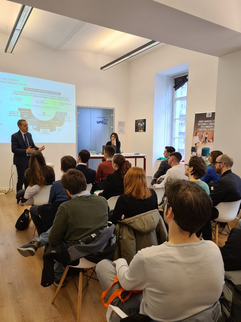 jobunits's tweet photo. In corso a @UniTrieste  i #colloqui di @CA_Ita con 30 nostri neolaureati in ambito umanistico, economico, giuridico e quantitativo che hanno superato il pre-screening. 
Stiamo cercando: Junior Client Advisor, Junior Corporate Assistant, Junior Stem Analyst
#placement #job #lavoro https://t.co/QobeFHKmgV
