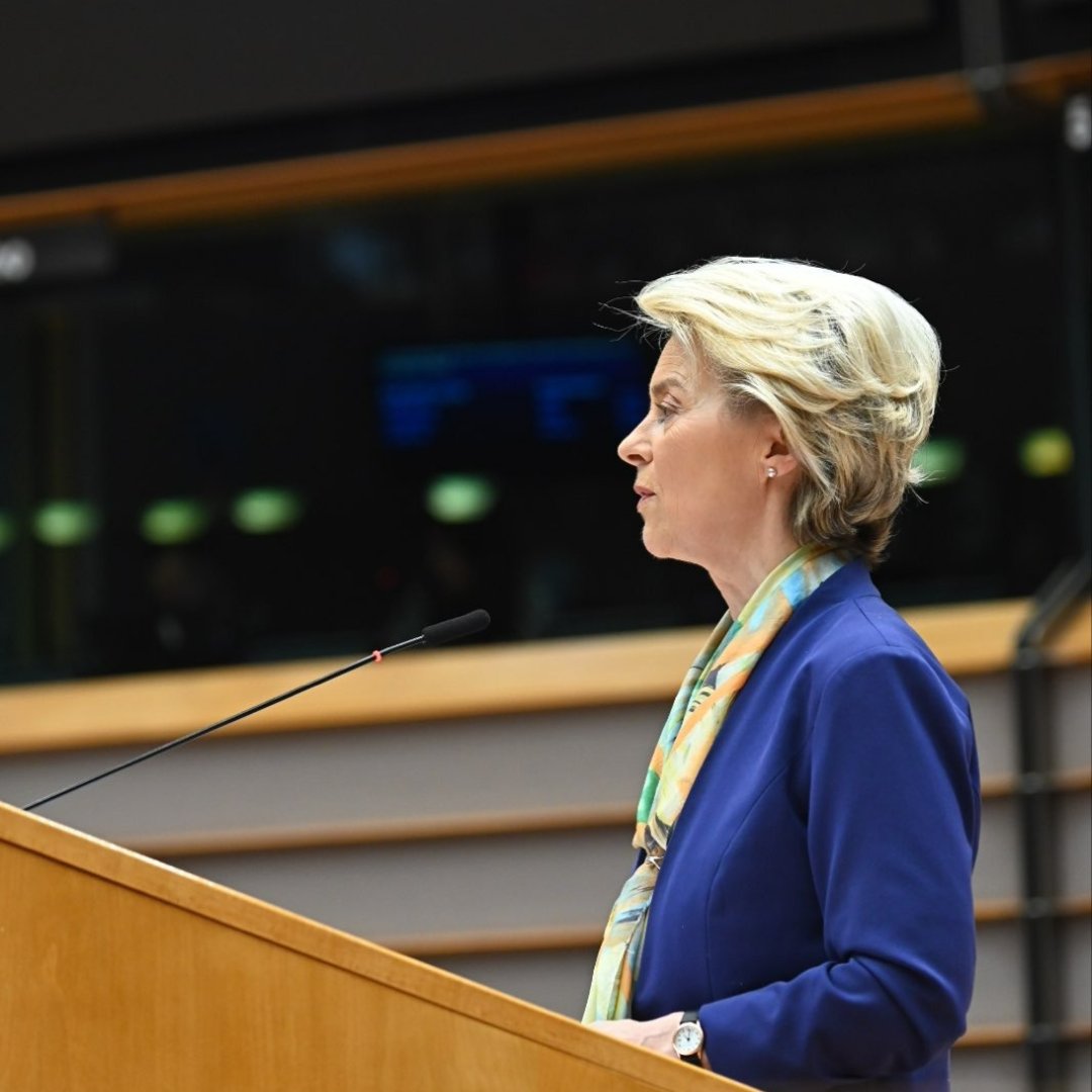vonderleyen's tweet image. We promised to support Ukraine as long as it takes.

And we are keeping our promises.

€2 billion from the  Peace Facility will ensure continued delivery of ammunition to Ukraine.

We will also support increased defence industrial production, including with the EU budget.