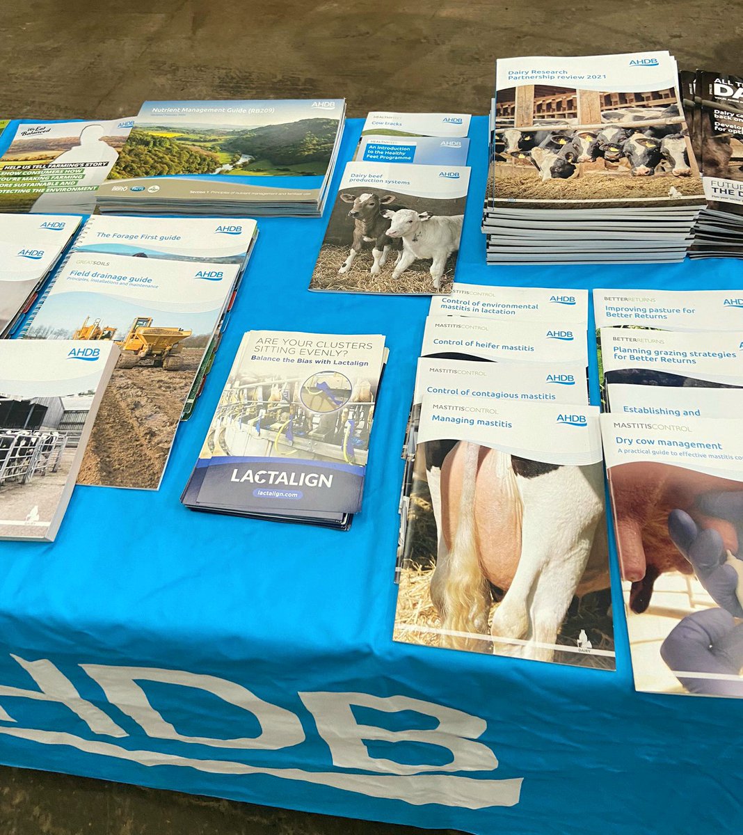 lactalign's tweet photo. Thanks to @AHDB_Dairy for putting on a great event at Metcalfe Farms. Excellent turnout at Washfold 👏Much appreciated by @PhilipMetcalfe1 #teamdairy https://t.co/pKVXArp02L