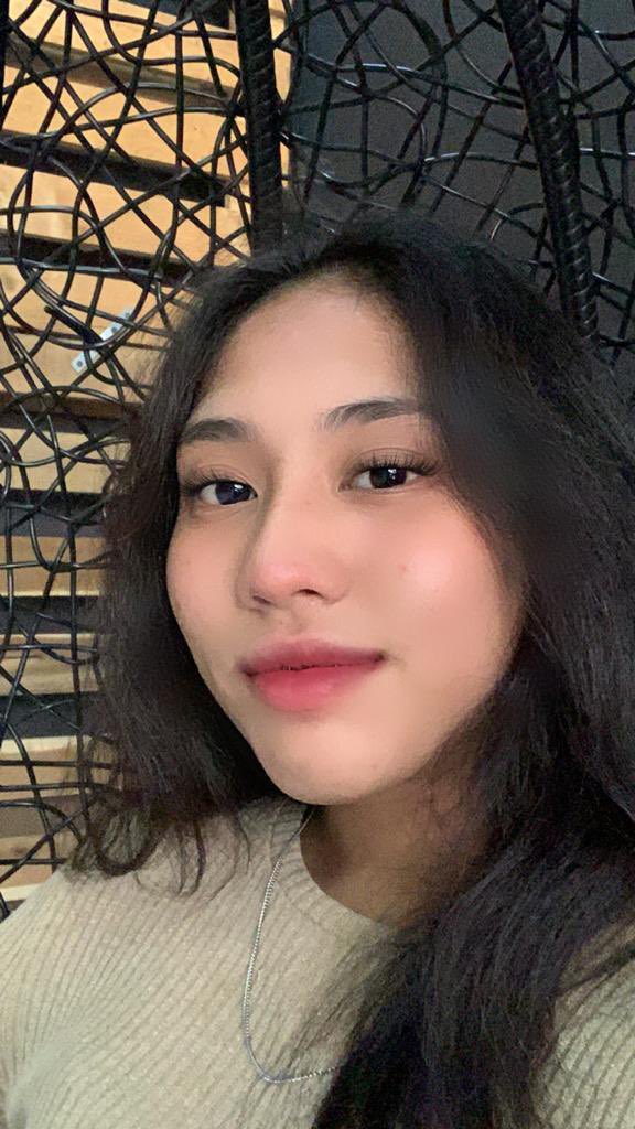 isusemasaviral's tweet photo. Assalamualaikum &amp; selamat sejahtera mintak jasa baik tolong carikan adik saya Eizma Nasha Ellieana  berumur 19tahun yang telah keluar rumah tak balik dari hari Sabtu 25/03/2023 sehingga sekarang tanpa khabar berita dari dia, phone contact kami keluarga telah diblock, https://t.co/9i8BEsjXx7