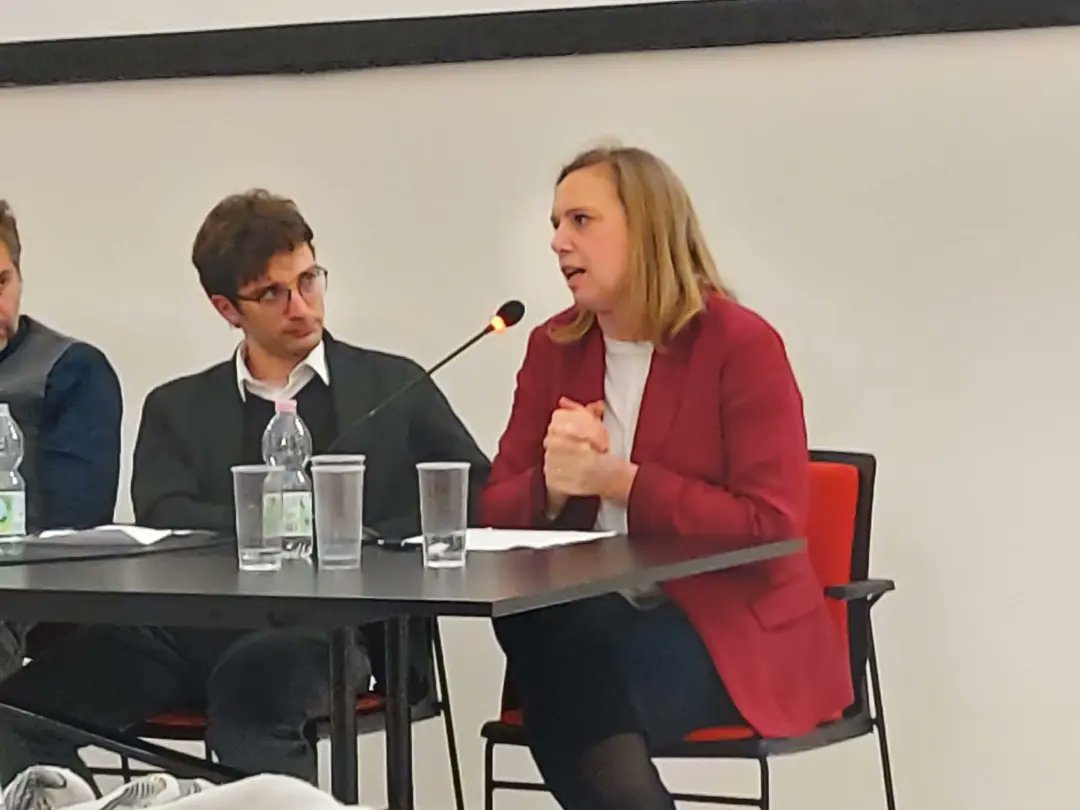 danifre1's tweet photo. Ieri grazie a @pandorarivista in @comunebologna un bel dibattito sul ruolo dell' #economiasociale per un nuovo paradigma di sviluppo  con @matteolepore, @EmmaPetitti, @AndreaMa55ari, Stefano #Zamagni, @marcomarcatili, Simone Fabbri e Daniele Ravaglia. https://t.co/Mq2IGQBsIN
