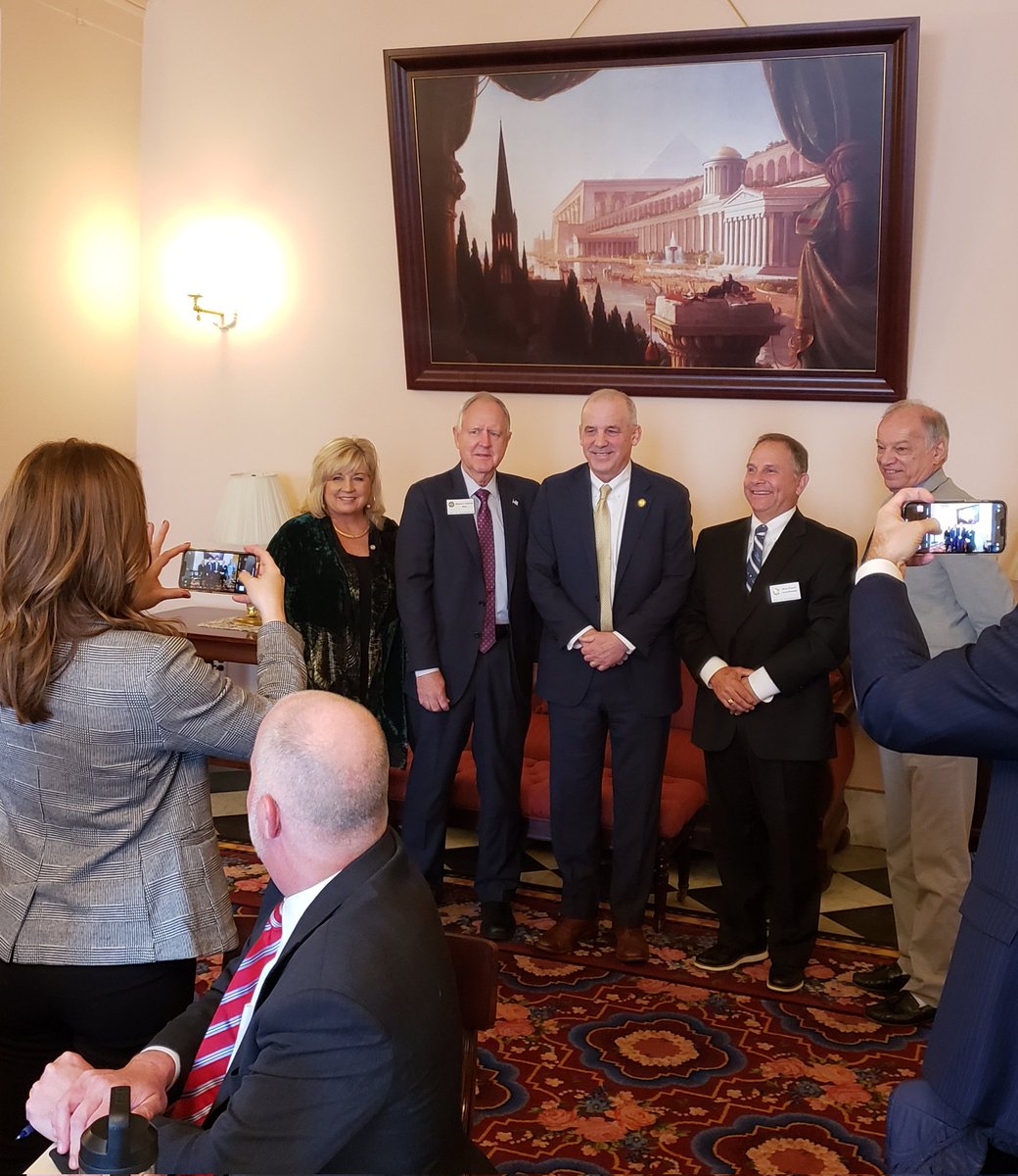 The @CentervilleOH keeping up the good work during advocacy day @OhioStatehouse. @OhioSenateGOP President @matthuffman1, a former Lima city council president understands the services local government provides.